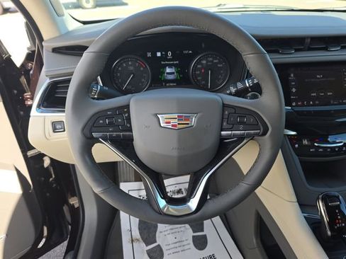 Used 2021 Cadillac XT6 Premium Luxury image 18