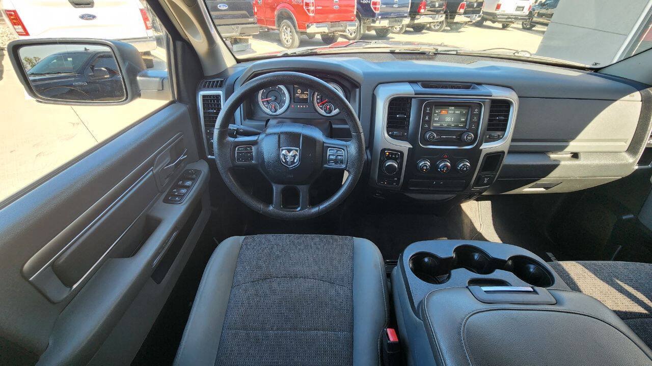 Used 2017 RAM 1500 Classic SLT AWD/4WD image 12