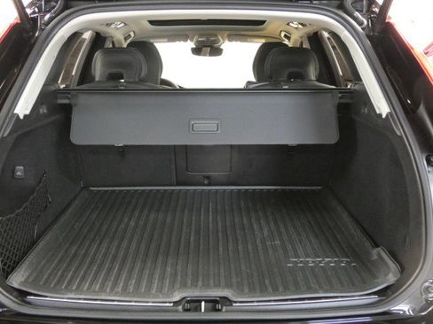 Used 2023 Volvo XC60 B5 Ultimate w/ Climate Package image 18