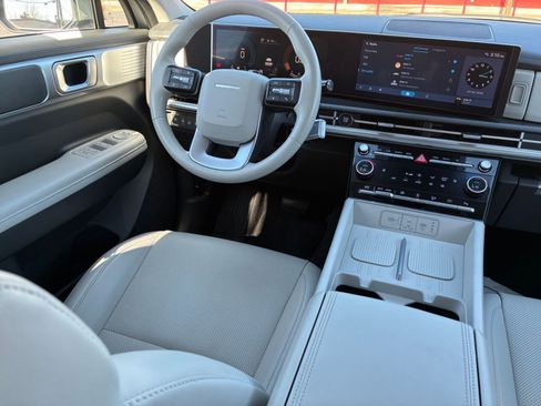 Used 2025 Hyundai Santa Fe SEL image 38