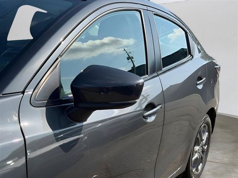 Used 2019 Toyota Yaris XLE FWD image 7