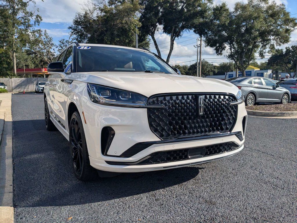 Used 2025 Lincoln Aviator Reserve w/ Equipment Group 201A AWD/4WD image 8