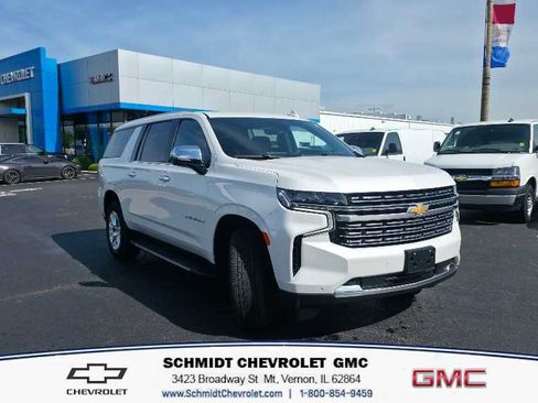 Used 2024 Chevrolet Suburban Premier AWD/4WD image 3