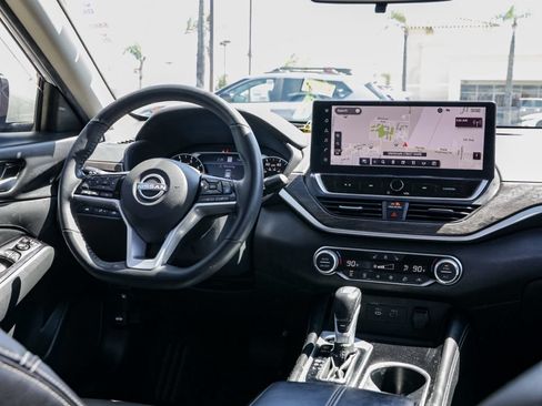 Used 2025 Nissan Altima 2.5 SL FWD image 23