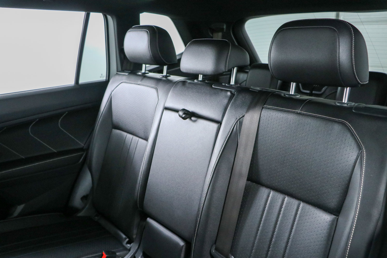Used 2022 Volkswagen Tiguan SE R-Line FWD image 25