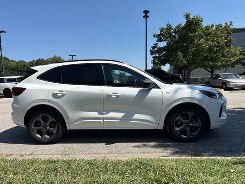 Used 2023 Ford Escape ST-Line w/ Tech Pack #1 FWD image 4
