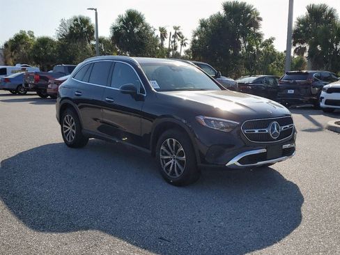 Used 2024 Mercedes-Benz GLC 300 w/ Winter Package image 31