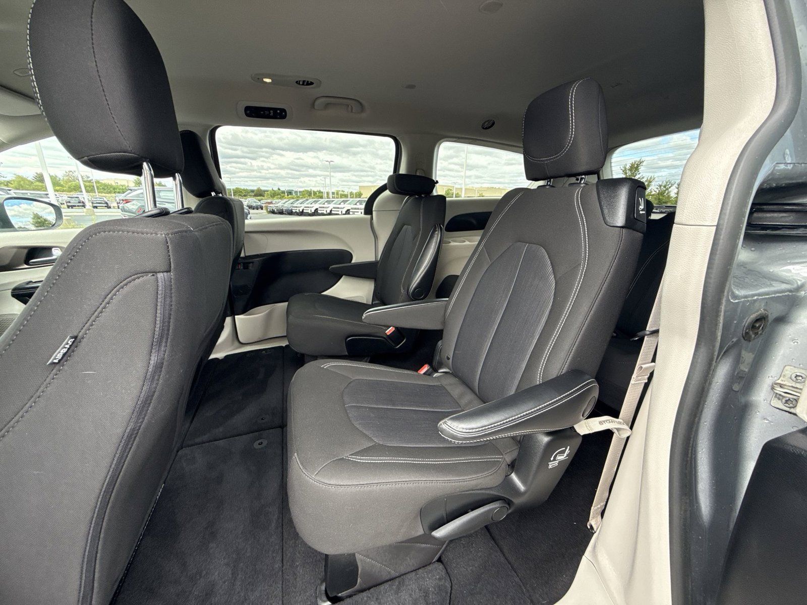 Used 2021 Chrysler Voyager LX FWD image 22