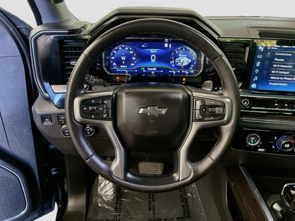 Used 2023 Chevrolet Silverado 1500 LT Trail Boss w/ LPO, Dark Essentials Package AWD/4WD image 11