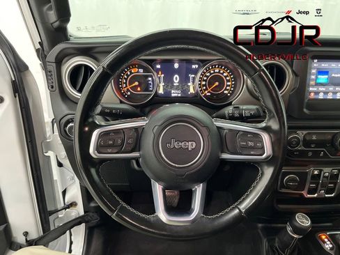 Used 2020 Jeep Wrangler Unlimited Sahara AWD/4WD image 36