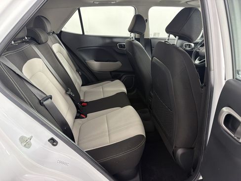 Used 2024 Hyundai Venue SEL FWD image 30
