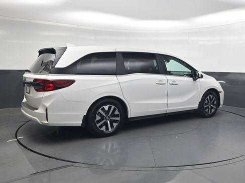 Used 2025 Honda Odyssey EX-L image 4