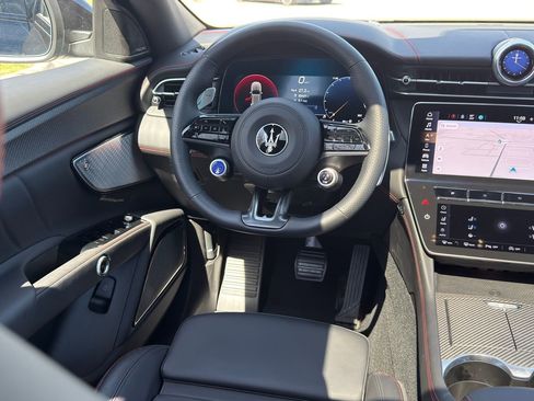 Certified 2024 Maserati Grecale Trofeo image 31