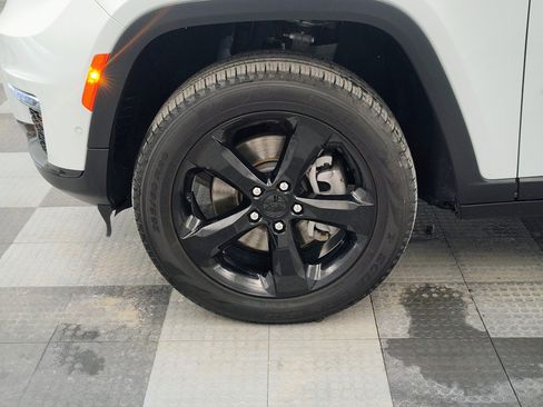 Used 2024 Jeep Grand Cherokee L Limited w/ Luxury Tech Group II image 15