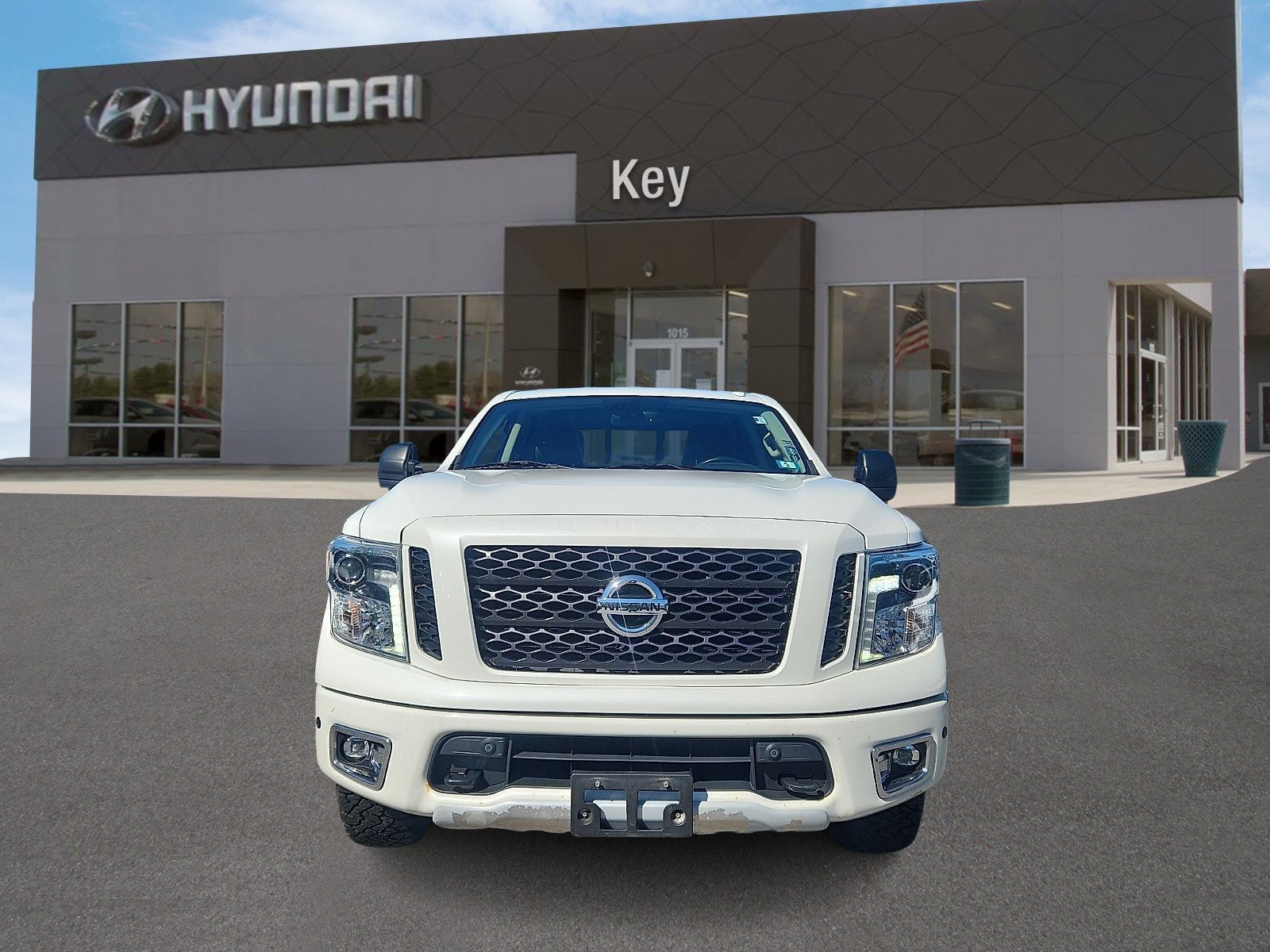 Used 2019 Nissan Titan PRO-4X w/ Pro-4x Convenience Package AWD/4WD image 8