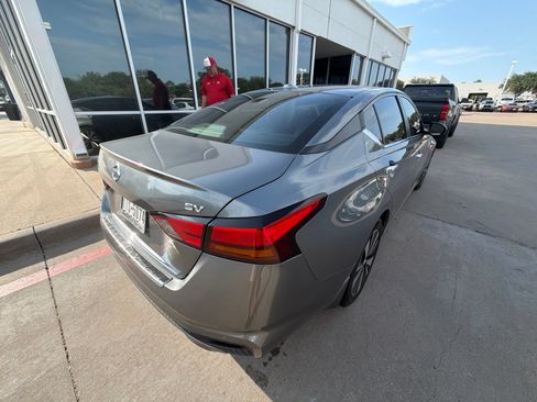 Used 2021 Nissan Altima 2.5 SV w/ SV Premium Package FWD image 7