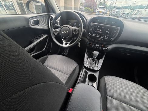 Used 2025 Kia Soul LX w/ LX Technology Package FWD image 32