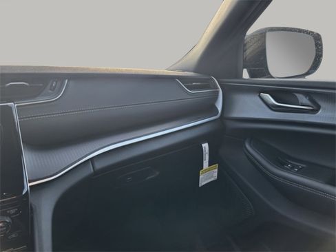 New 2025 Jeep Grand Cherokee L Altitude image 19