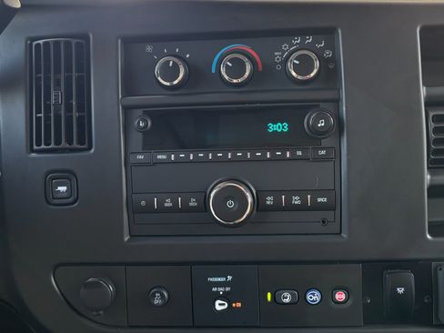 Used 2022 Chevrolet Express 3500 w/ Power Convenience Package RWD image 28