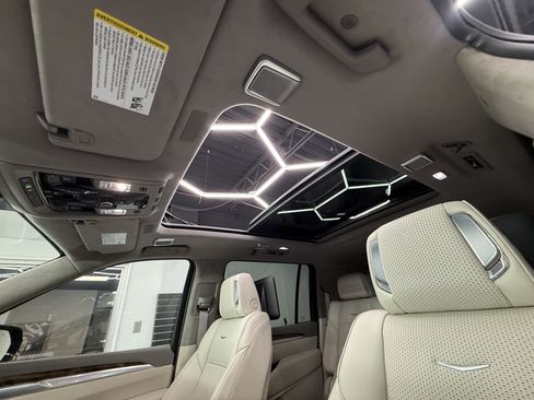 Used 2026 Cadillac Escalade ESV Platinum Sport AWD/4WD image 13