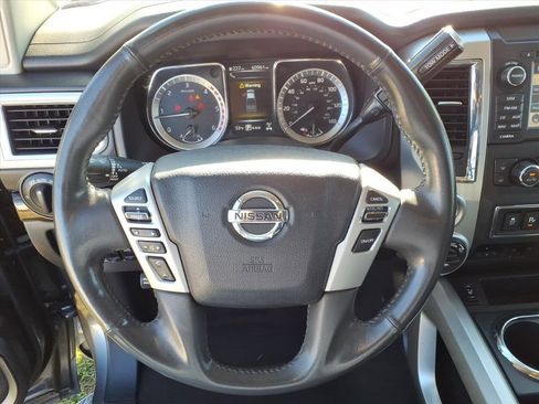 Used 2017 Nissan Titan SV image 29