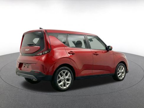 Used 2025 Kia Soul LX w/ LX Technology Package FWD image 9