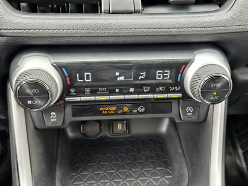 Used 2021 Toyota RAV4 XLE w/ Convenience Package image 16