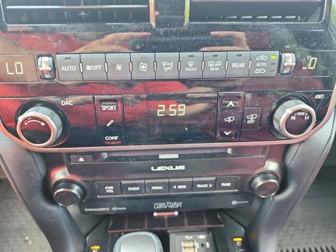 Used 2023 Lexus GX 460 Luxury w/ Accessory Package AWD/4WD image 18