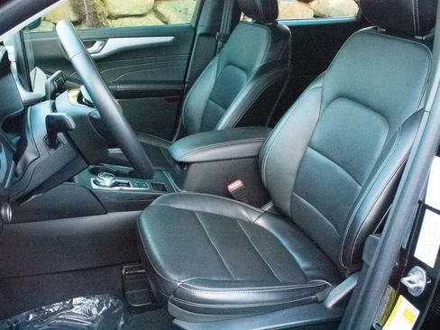 Used 2025 Ford Escape Platinum image 18