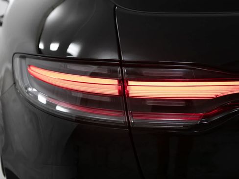 Used 2024 Porsche Macan S AWD/4WD image 18