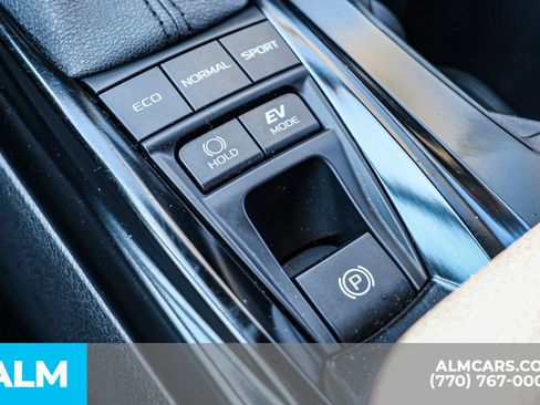 Used 2025 Toyota Camry SE image 46