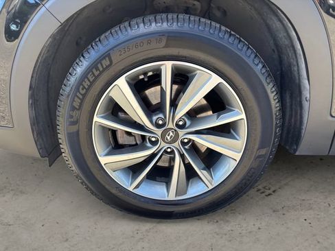 Used 2019 Hyundai Santa Fe SEL FWD image 9
