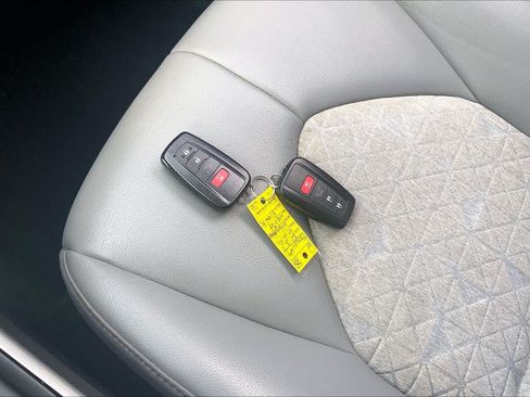 Used 2023 Toyota Highlander Bronze Edition AWD/4WD image 15