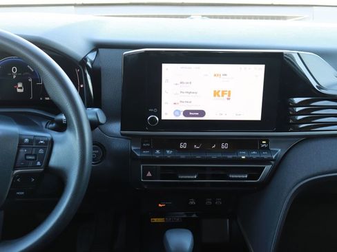 Used 2025 Toyota Camry LE image 14