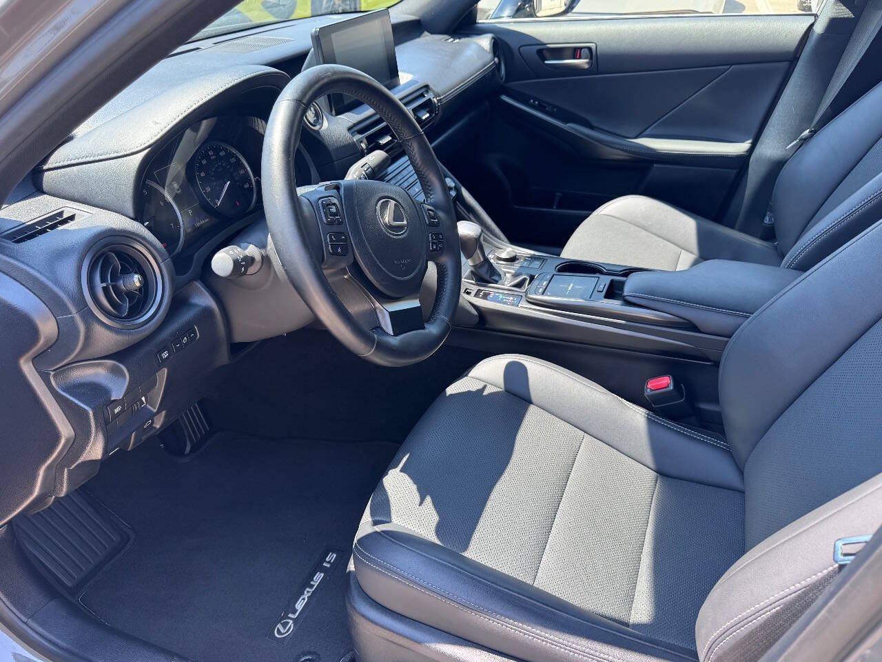 Used 2024 Lexus IS 350 F Sport RWD image 11