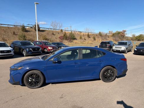 Used 2025 Toyota Camry SE image 31