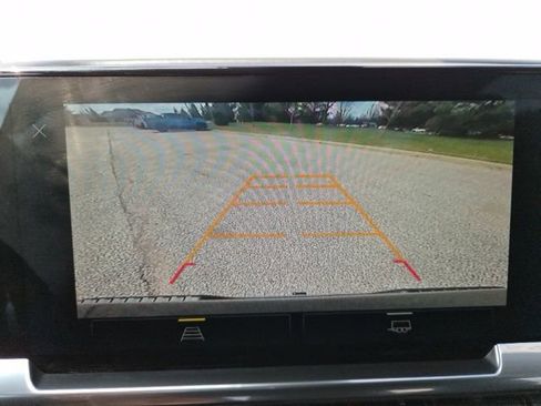 Used 2022 Chevrolet Silverado 1500 LT w/ Z71 Off-Road Package AWD/4WD image 26