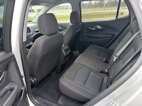 Used 2022 GMC Terrain SLE image 10