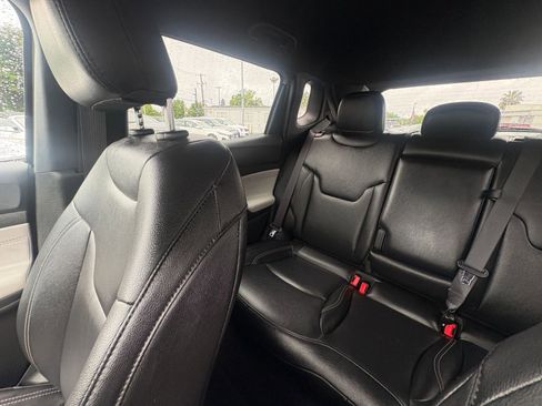 Used 2025 Jeep Compass Limited image 40