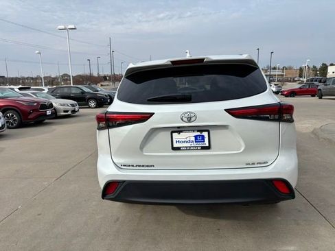 Used 2023 Toyota Highlander XLE image 6