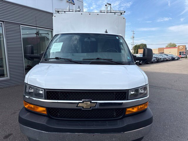 Used 2023 Chevrolet Express 3500 w/ Power Convenience Package RWD image 3
