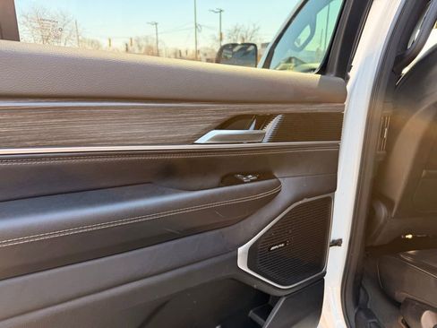 Used 2024 Jeep Wagoneer L Series II w/ Flexible Seating Group image 22