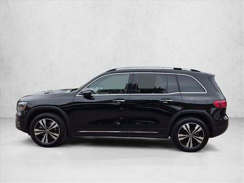 Used 2025 Mercedes-Benz GLB 250 4MATIC image 9