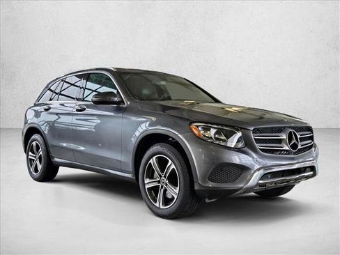 Used 2019 Mercedes-Benz GLC 300 4MATIC image 3