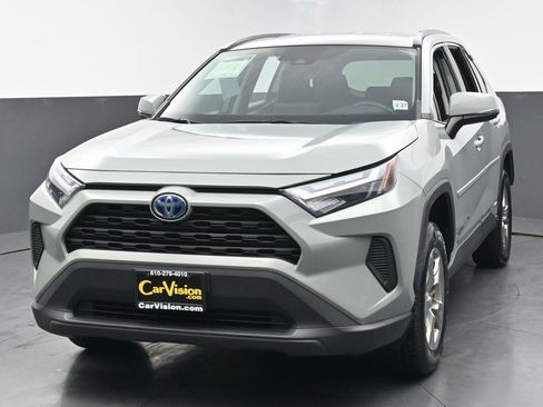 Used 2022 Toyota RAV4 XLE w/ XLE Grade Weather Package image 7
