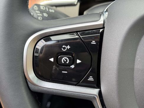 Used 2023 Volvo XC60 B5 Ultimate w/ Climate Package AWD/4WD image 18