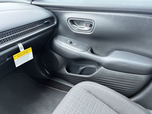 Certified 2026 Honda HR-V LX image 31
