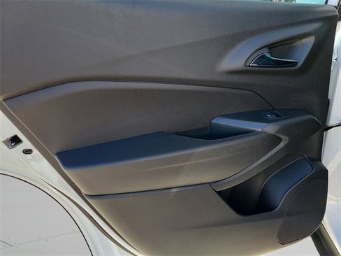 New 2026 Chevrolet Trax LT image 18