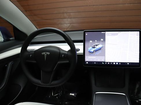 Used 2022 Tesla Model 3 Standard Range image 32