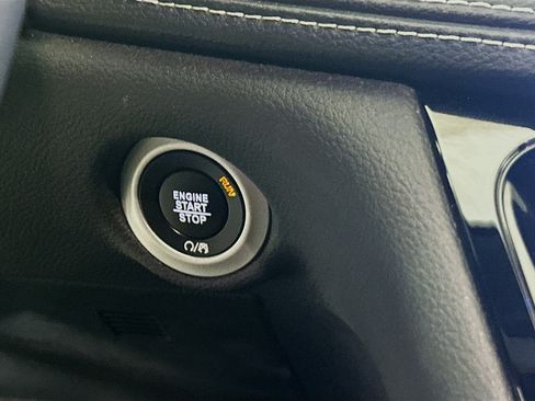 Used 2025 Chrysler Pacifica Select FWD image 20